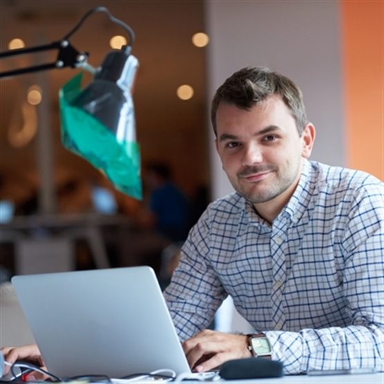 Professional English - Basic Level + Tutor + IA Teacher Online